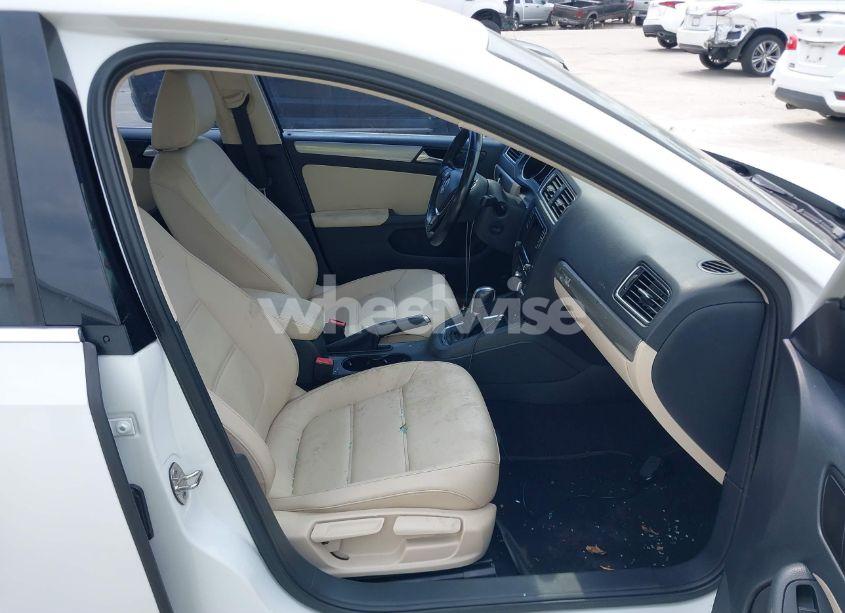 Photo 5 of 2017 Volkswagen Jetta 1.4T SE (VIN 3VWDB7AJ0HM276616)