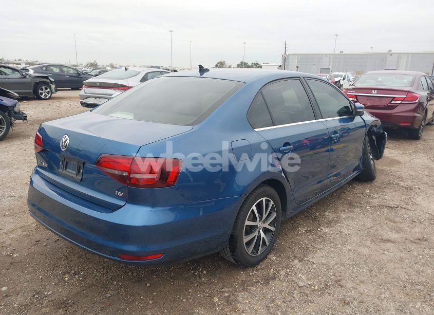 Photo 4 of 2017 Volkswagen Jetta 1.4T SE (VIN 3VWDB7AJ0HM294372)