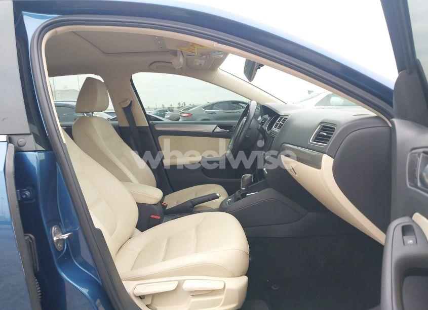 Photo 5 of 2017 Volkswagen Jetta 1.4T SE (VIN 3VWDB7AJ0HM294372)