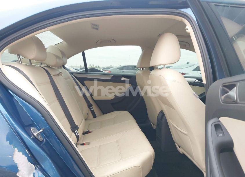 Photo 8 of 2017 Volkswagen Jetta 1.4T SE (VIN 3VWDB7AJ0HM294372)