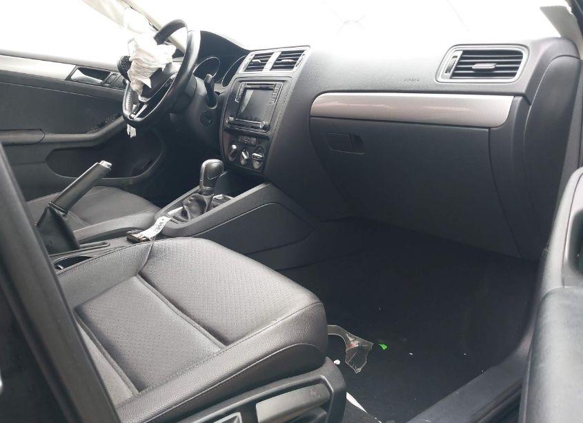 Photo 5 of 2017 Volkswagen Jetta 1.4T SE (VIN 3VWDB7AJ1HM202380)