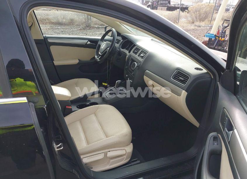 Photo 5 of 2017 Volkswagen Jetta 1.4T SE (VIN 3VWDB7AJ1HM226971)