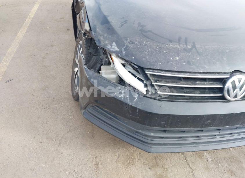 Photo 6 of 2017 Volkswagen Jetta 1.4T SE (VIN 3VWDB7AJ1HM226971)