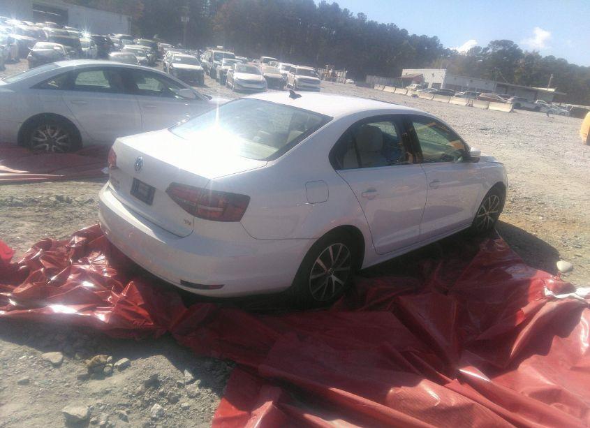 Photo 4 of 2017 Volkswagen Jetta 1.4T SE (VIN 3VWDB7AJ1HM235329)