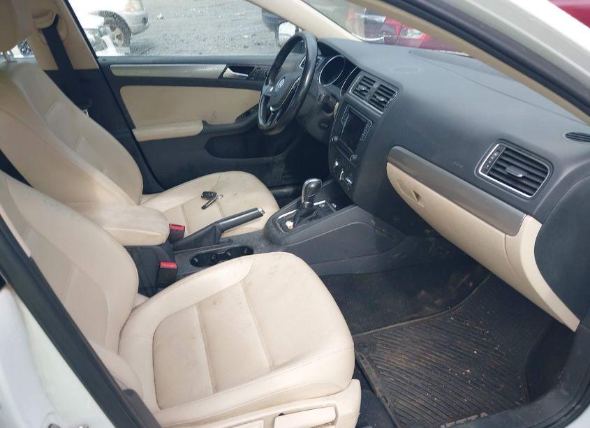 Photo 5 of 2017 Volkswagen Jetta 1.4T SE (VIN 3VWDB7AJ1HM235329)