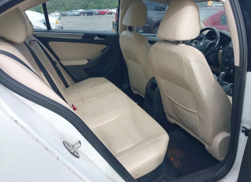 Photo 8 of 2017 Volkswagen Jetta 1.4T SE (VIN 3VWDB7AJ1HM235329)