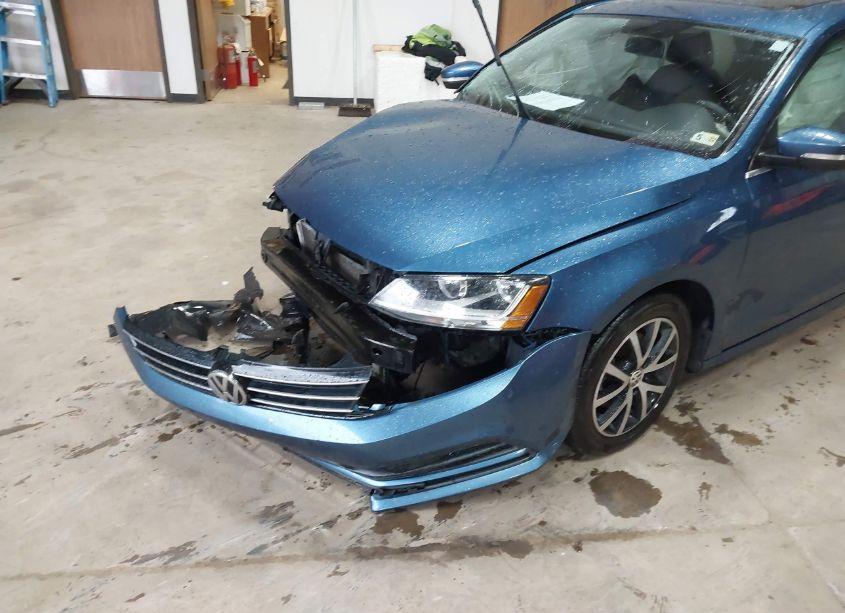 Photo 2 of 2017 Volkswagen Jetta 1.4T SE (VIN 3VWDB7AJ1HM315942)