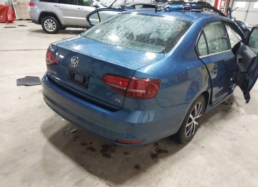 Photo 4 of 2017 Volkswagen Jetta 1.4T SE (VIN 3VWDB7AJ1HM315942)