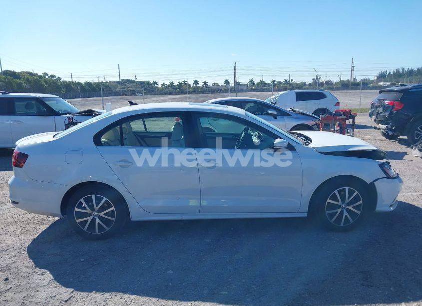 Photo 13 of 2017 Volkswagen Jetta 1.4T SE (VIN 3VWDB7AJ1HM354353)
