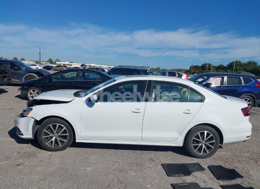Photo 14 of 2017 Volkswagen Jetta 1.4T SE (VIN 3VWDB7AJ1HM354353)