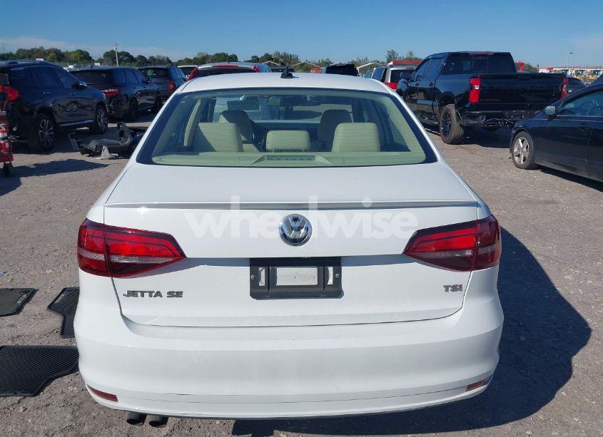 Photo 16 of 2017 Volkswagen Jetta 1.4T SE (VIN 3VWDB7AJ1HM354353)
