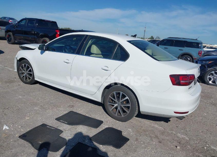 Photo 3 of 2017 Volkswagen Jetta 1.4T SE (VIN 3VWDB7AJ1HM354353)