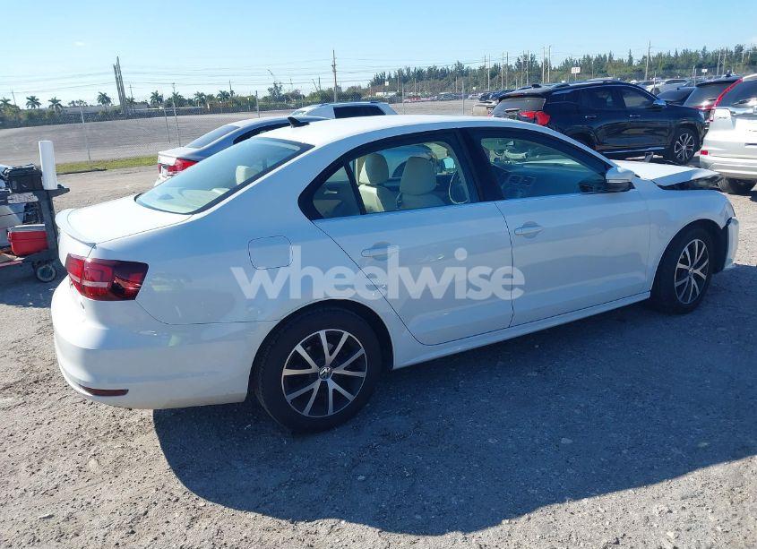 Photo 4 of 2017 Volkswagen Jetta 1.4T SE (VIN 3VWDB7AJ1HM354353)