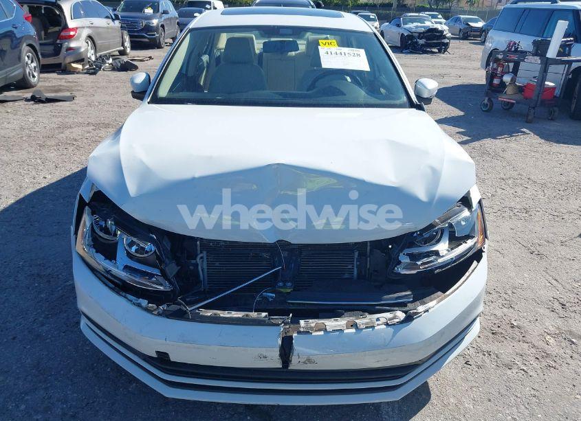 Photo 6 of 2017 Volkswagen Jetta 1.4T SE (VIN 3VWDB7AJ1HM354353)