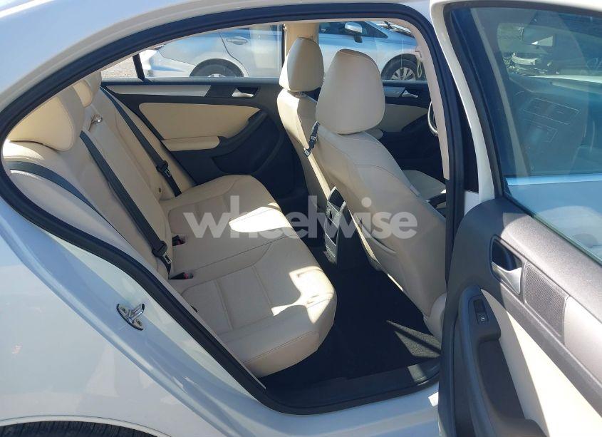 Photo 8 of 2017 Volkswagen Jetta 1.4T SE (VIN 3VWDB7AJ1HM354353)