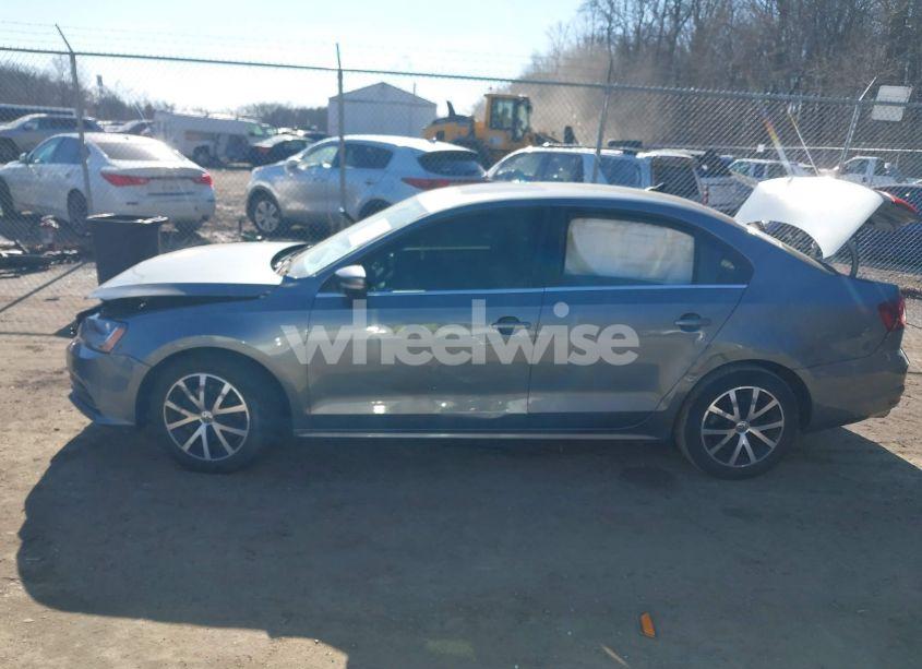 Photo 14 of 2017 Volkswagen Jetta 1.4T SE (VIN 3VWDB7AJ1HM367393)