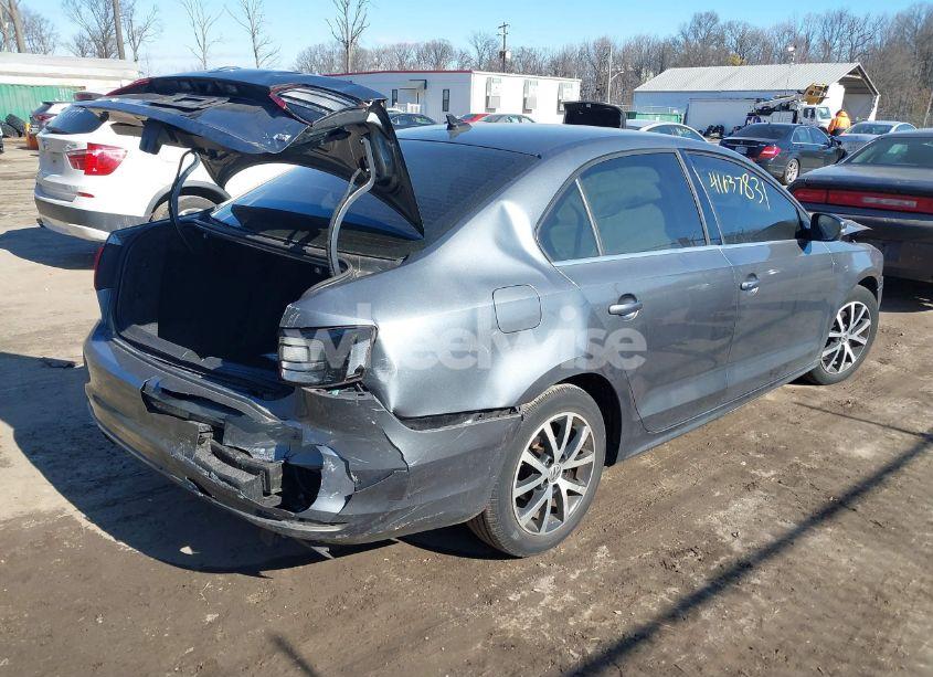 Photo 4 of 2017 Volkswagen Jetta 1.4T SE (VIN 3VWDB7AJ1HM367393)