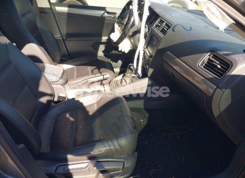 Photo 5 of 2017 Volkswagen Jetta 1.4T SE (VIN 3VWDB7AJ1HM367393)