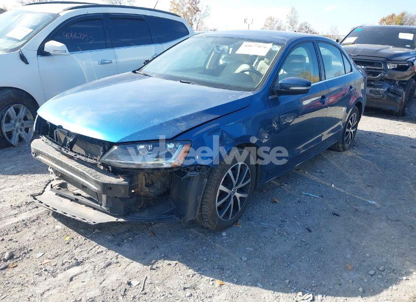 Photo 2 of 2017 Volkswagen Jetta 1.4T SE (VIN 3VWDB7AJ1HM369838)