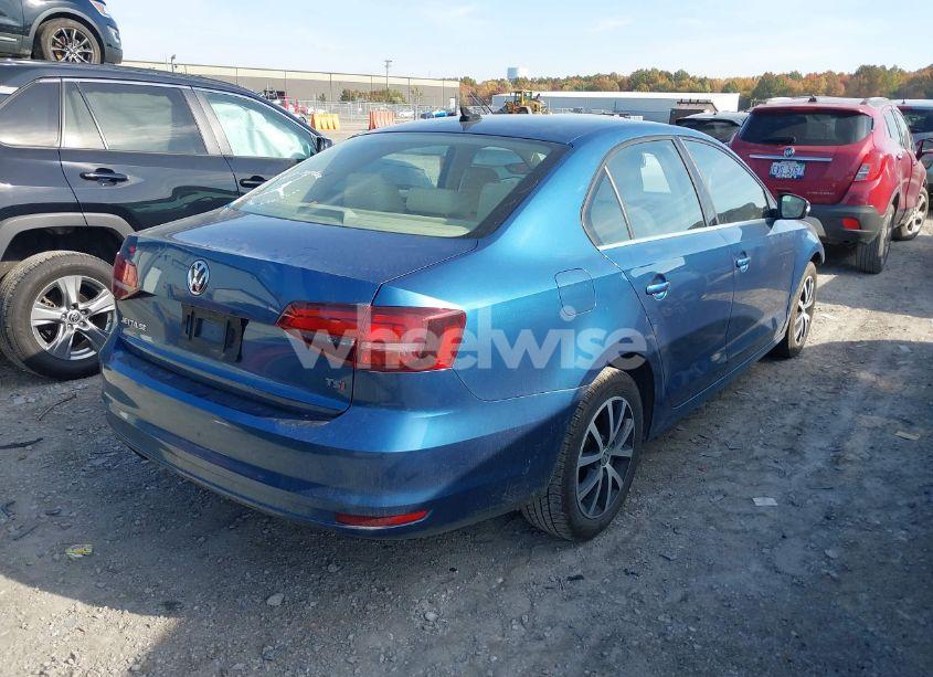 Photo 4 of 2017 Volkswagen Jetta 1.4T SE (VIN 3VWDB7AJ1HM369838)