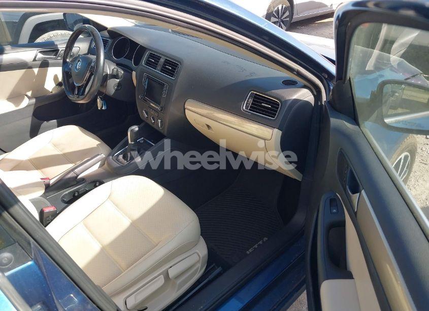 Photo 5 of 2017 Volkswagen Jetta 1.4T SE (VIN 3VWDB7AJ1HM369838)