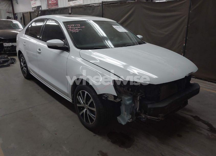 2017 Volkswagen Jetta 1.4T SE (VIN 3VWDB7AJ1HM395324) main photo