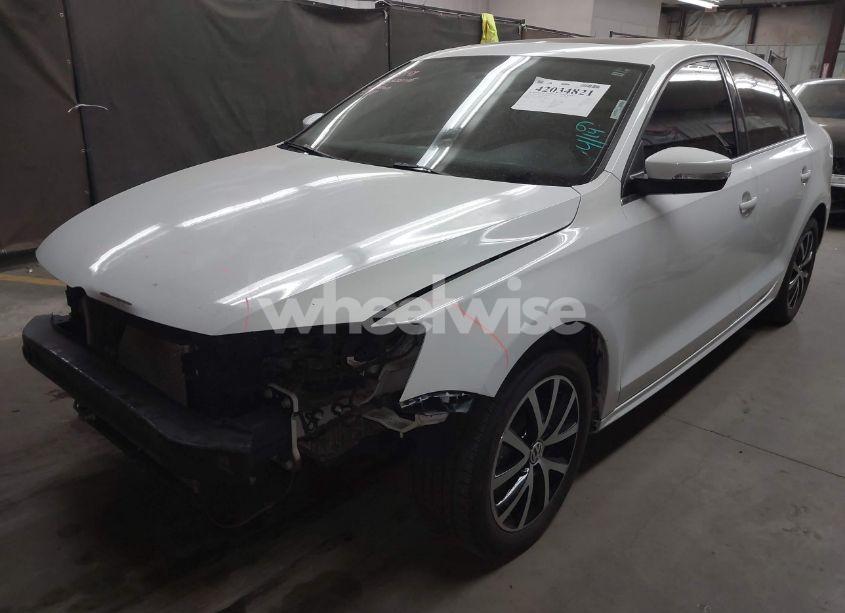 Photo 2 of 2017 Volkswagen Jetta 1.4T SE (VIN 3VWDB7AJ1HM395324)