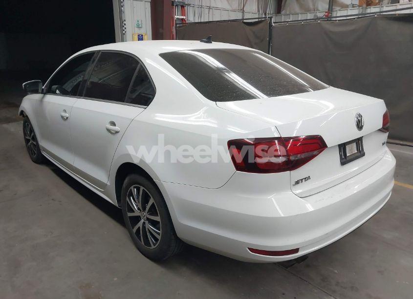 Photo 3 of 2017 Volkswagen Jetta 1.4T SE (VIN 3VWDB7AJ1HM395324)