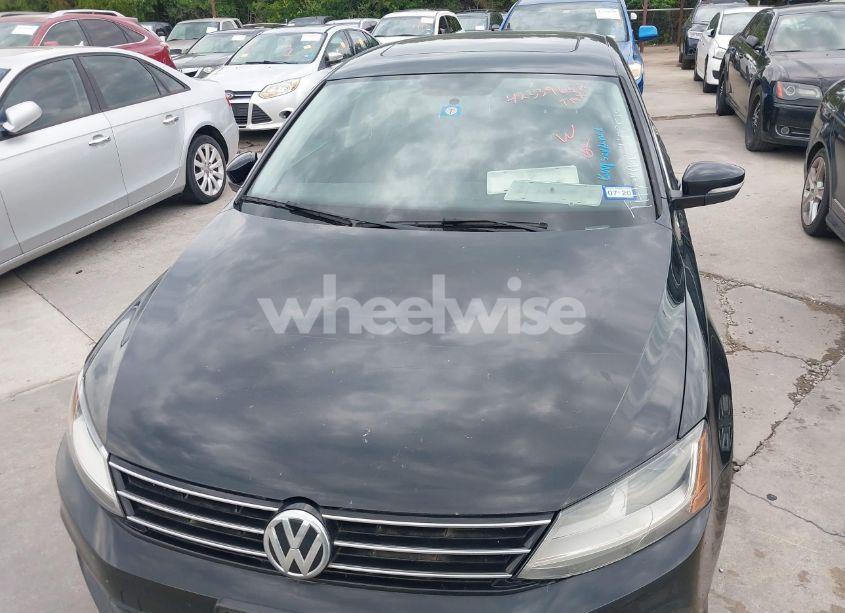 Photo 6 of 2017 Volkswagen Jetta 1.4T SE (VIN 3VWDB7AJ1HM402515)