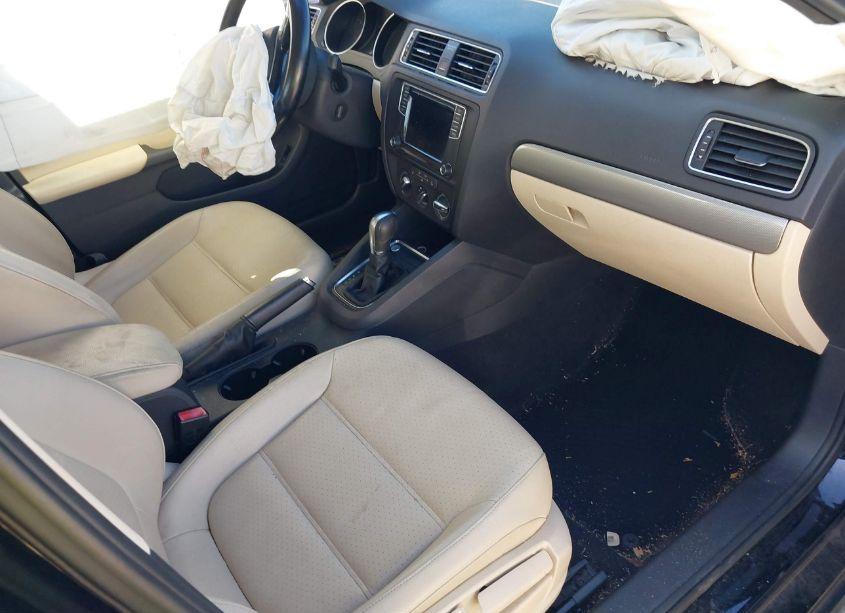 Photo 5 of 2017 Volkswagen Jetta 1.4T SE (VIN 3VWDB7AJ1HM408749)