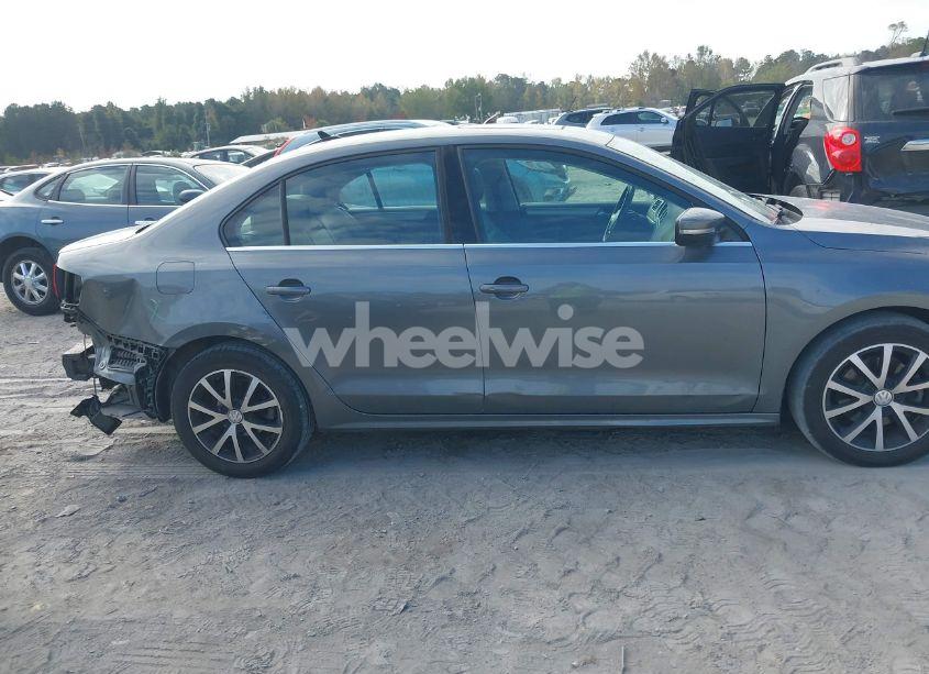 Photo 13 of 2017 Volkswagen Jetta 1.4T SE (VIN 3VWDB7AJ1HM409061)