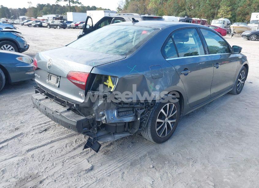 Photo 4 of 2017 Volkswagen Jetta 1.4T SE (VIN 3VWDB7AJ1HM409061)