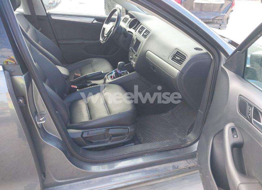 Photo 5 of 2017 Volkswagen Jetta 1.4T SE (VIN 3VWDB7AJ1HM409061)