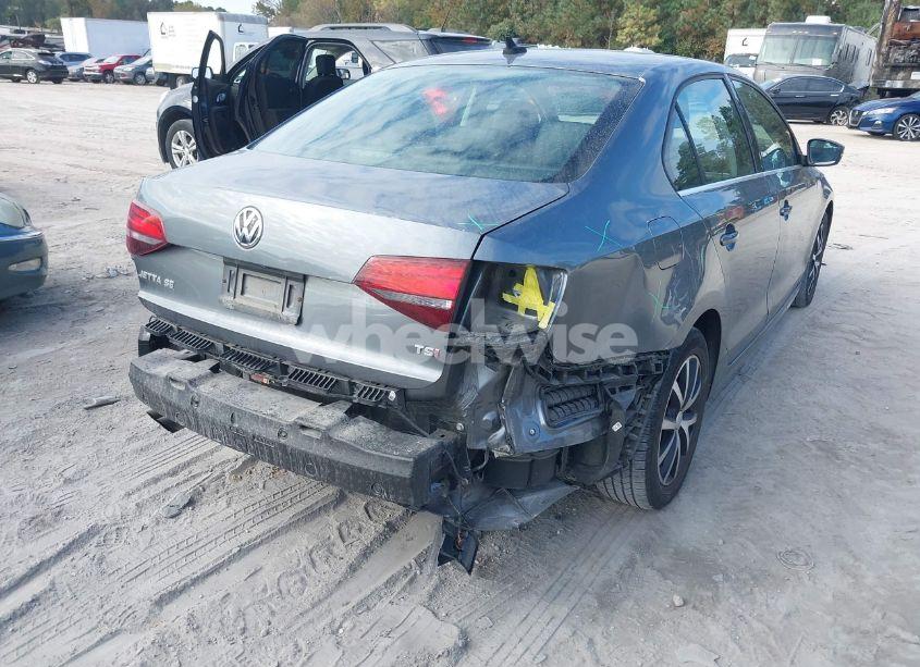 Photo 6 of 2017 Volkswagen Jetta 1.4T SE (VIN 3VWDB7AJ1HM409061)