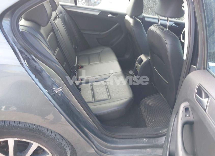 Photo 8 of 2017 Volkswagen Jetta 1.4T SE (VIN 3VWDB7AJ1HM409061)