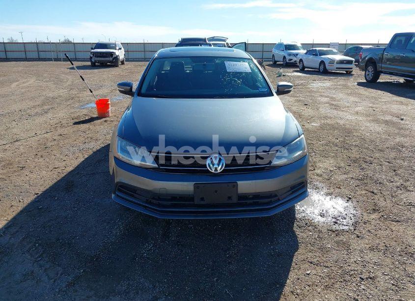 Photo 12 of 2017 Volkswagen Jetta 1.4T SE (VIN 3VWDB7AJ2HM217731)