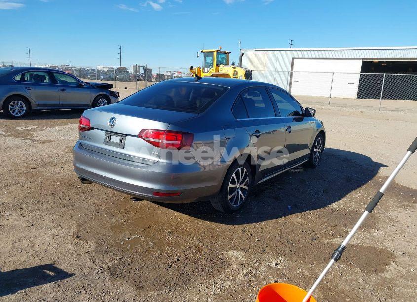 Photo 4 of 2017 Volkswagen Jetta 1.4T SE (VIN 3VWDB7AJ2HM217731)