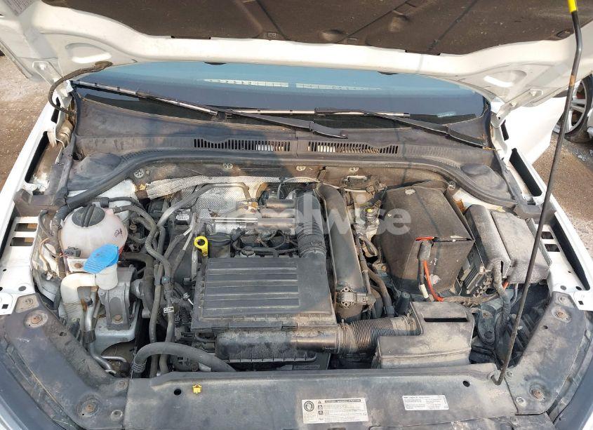 Photo 10 of 2017 Volkswagen Jetta 1.4T SE (VIN 3VWDB7AJ2HM223478)