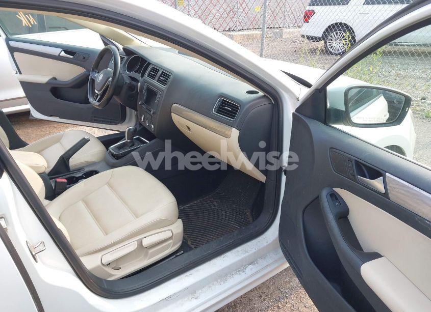 Photo 5 of 2017 Volkswagen Jetta 1.4T SE (VIN 3VWDB7AJ2HM223478)