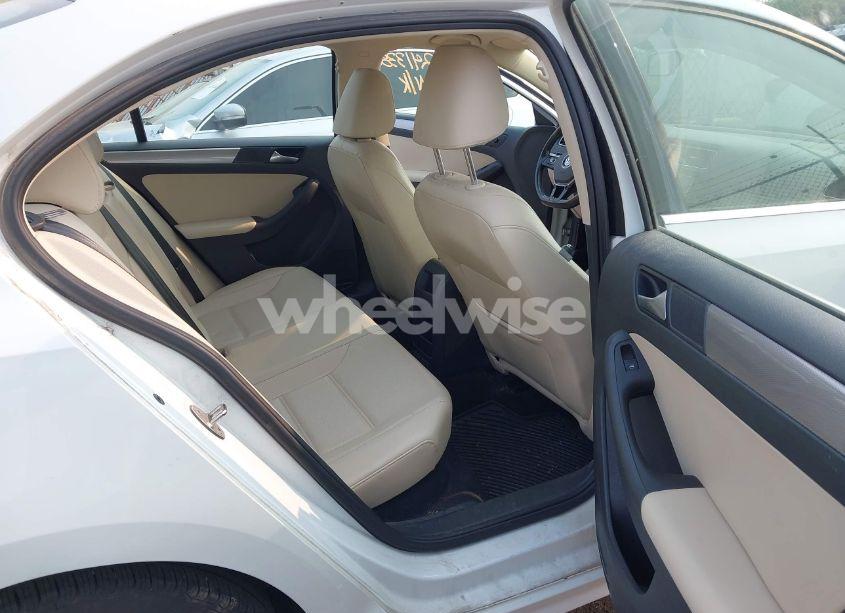 Photo 8 of 2017 Volkswagen Jetta 1.4T SE (VIN 3VWDB7AJ2HM223478)