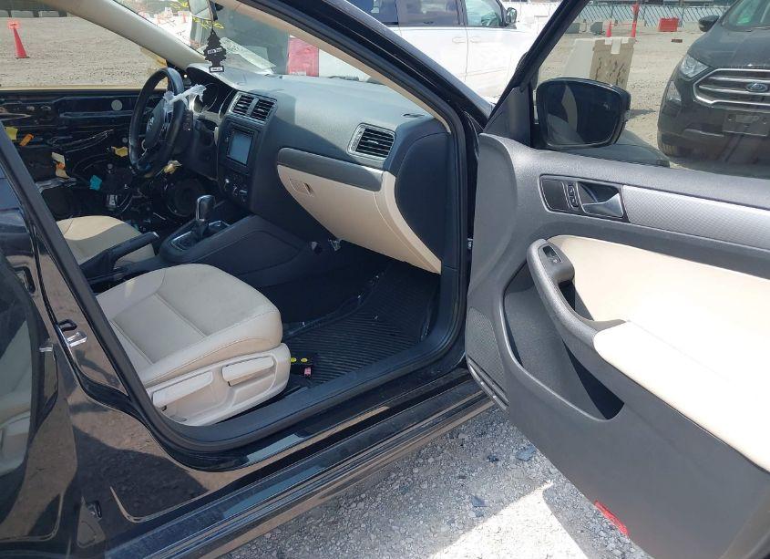 Photo 5 of 2017 Volkswagen Jetta 1.4T SE (VIN 3VWDB7AJ2HM225005)