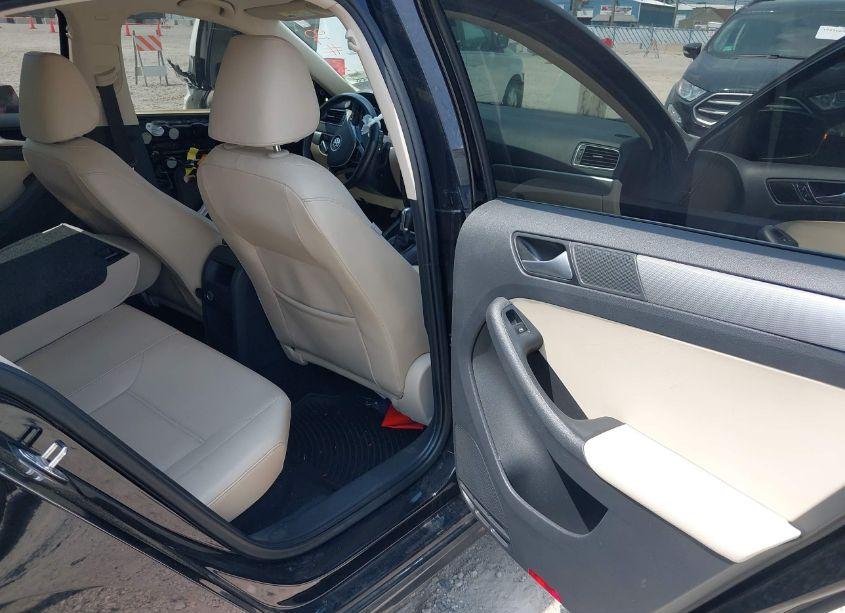 Photo 8 of 2017 Volkswagen Jetta 1.4T SE (VIN 3VWDB7AJ2HM225005)