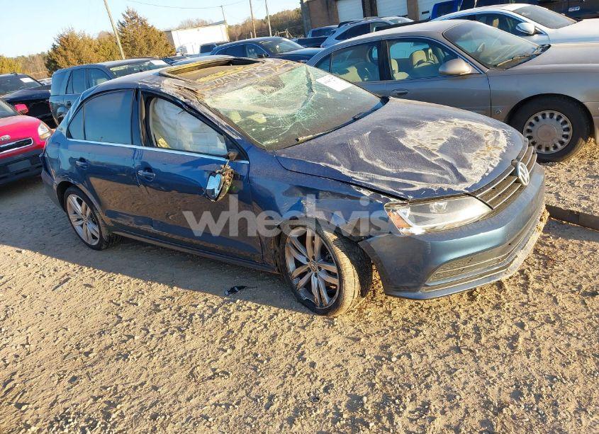 2017 Volkswagen Jetta 1.4T SE (VIN 3VWDB7AJ2HM227773) main photo