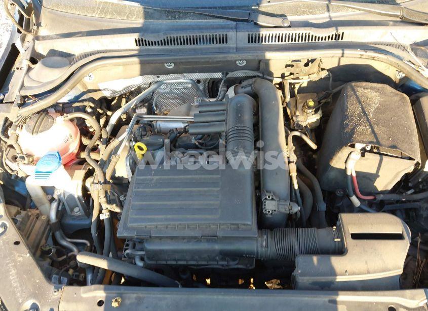 Photo 10 of 2017 Volkswagen Jetta 1.4T SE (VIN 3VWDB7AJ2HM227773)