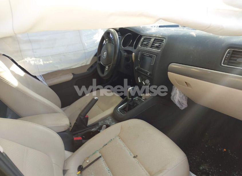 Photo 5 of 2017 Volkswagen Jetta 1.4T SE (VIN 3VWDB7AJ2HM227773)