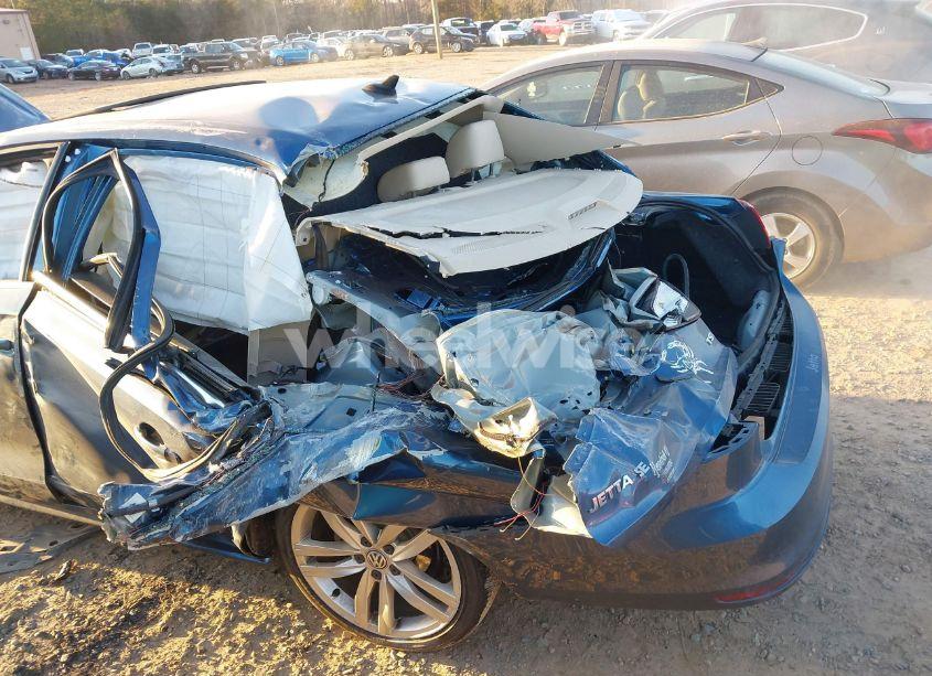 Photo 6 of 2017 Volkswagen Jetta 1.4T SE (VIN 3VWDB7AJ2HM227773)