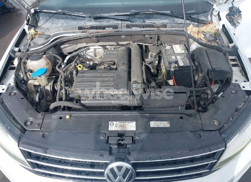 Photo 10 of 2017 Volkswagen Jetta 1.4T SE (VIN 3VWDB7AJ2HM285690)