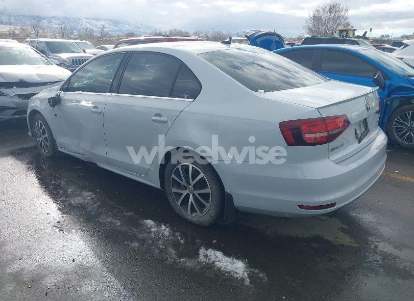 Photo 3 of 2017 Volkswagen Jetta 1.4T SE (VIN 3VWDB7AJ2HM285690)