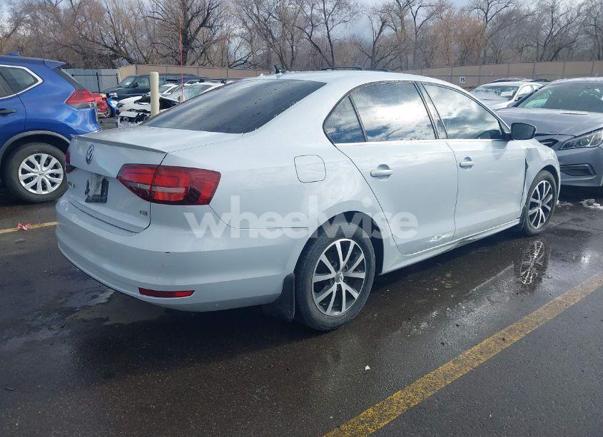 Photo 4 of 2017 Volkswagen Jetta 1.4T SE (VIN 3VWDB7AJ2HM285690)