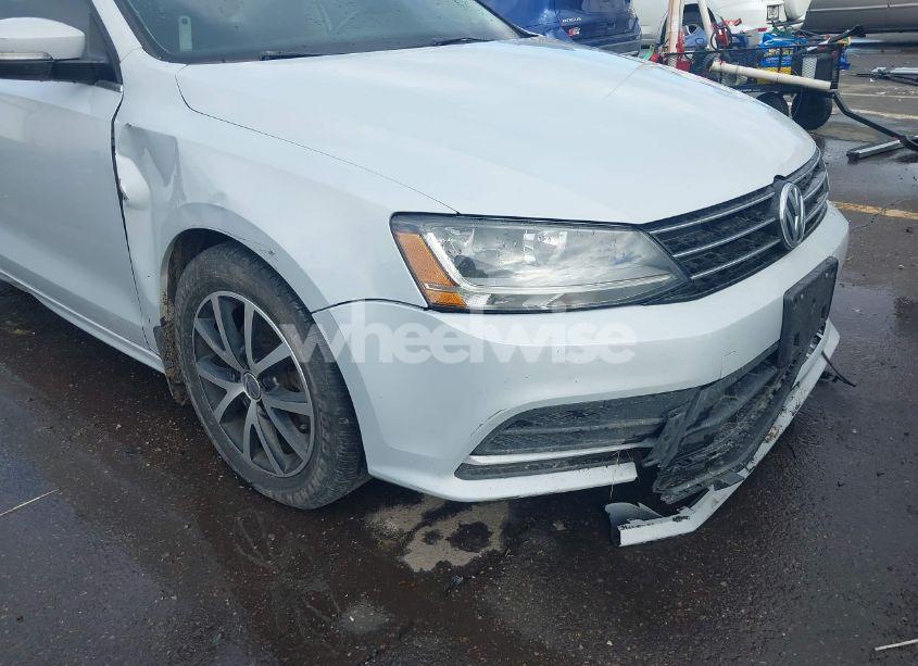 Photo 6 of 2017 Volkswagen Jetta 1.4T SE (VIN 3VWDB7AJ2HM285690)